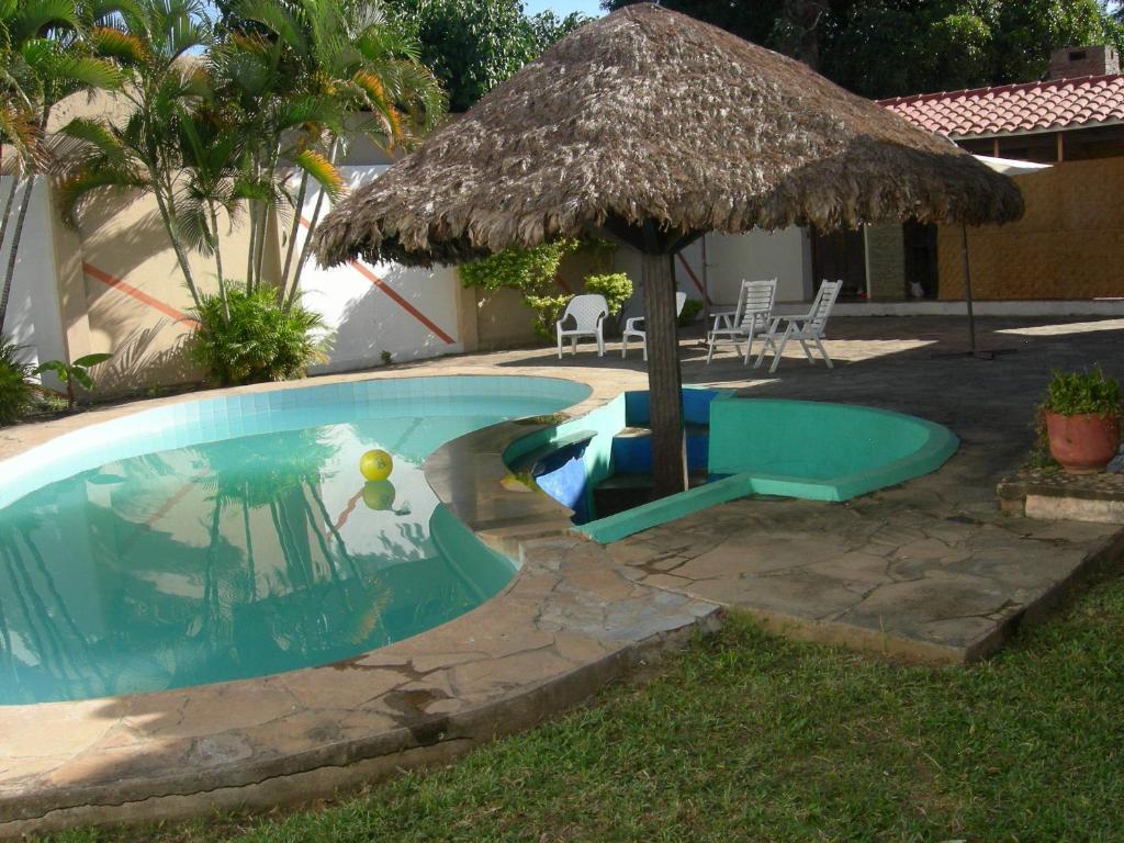 Hostal Los Aventureros Санта Крус де ла Сиера Екстериор снимка