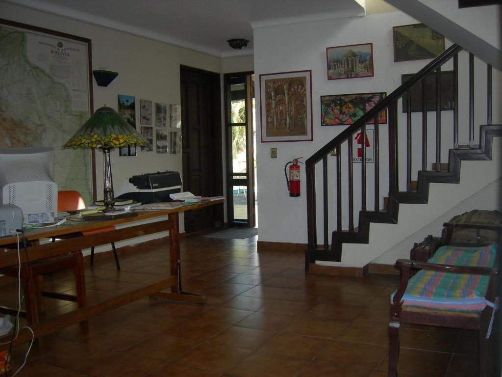Hostal Los Aventureros Санта Крус де ла Сиера Екстериор снимка