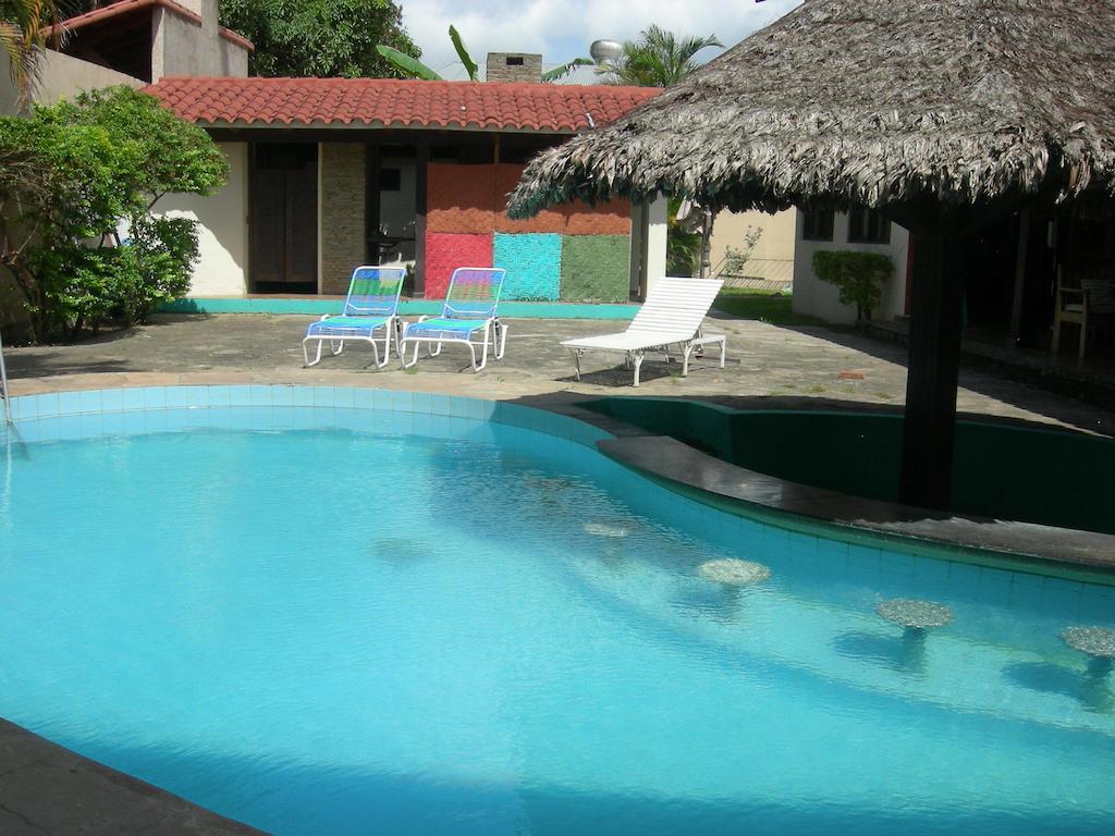 Hostal Los Aventureros Санта Крус де ла Сиера Екстериор снимка