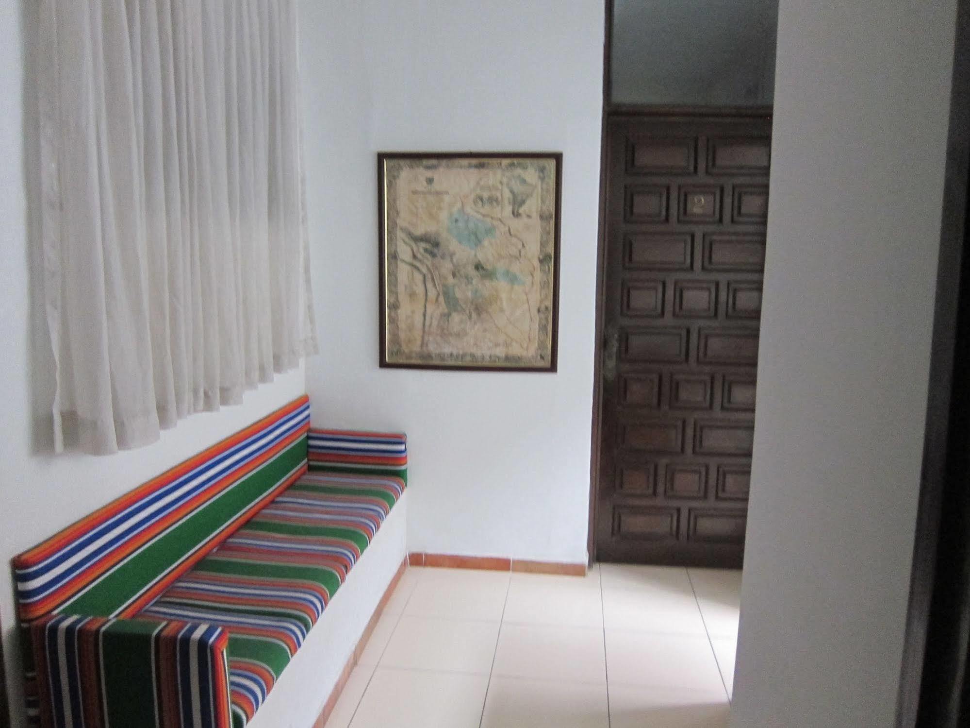 Hostal Los Aventureros Санта Крус де ла Сиера Екстериор снимка