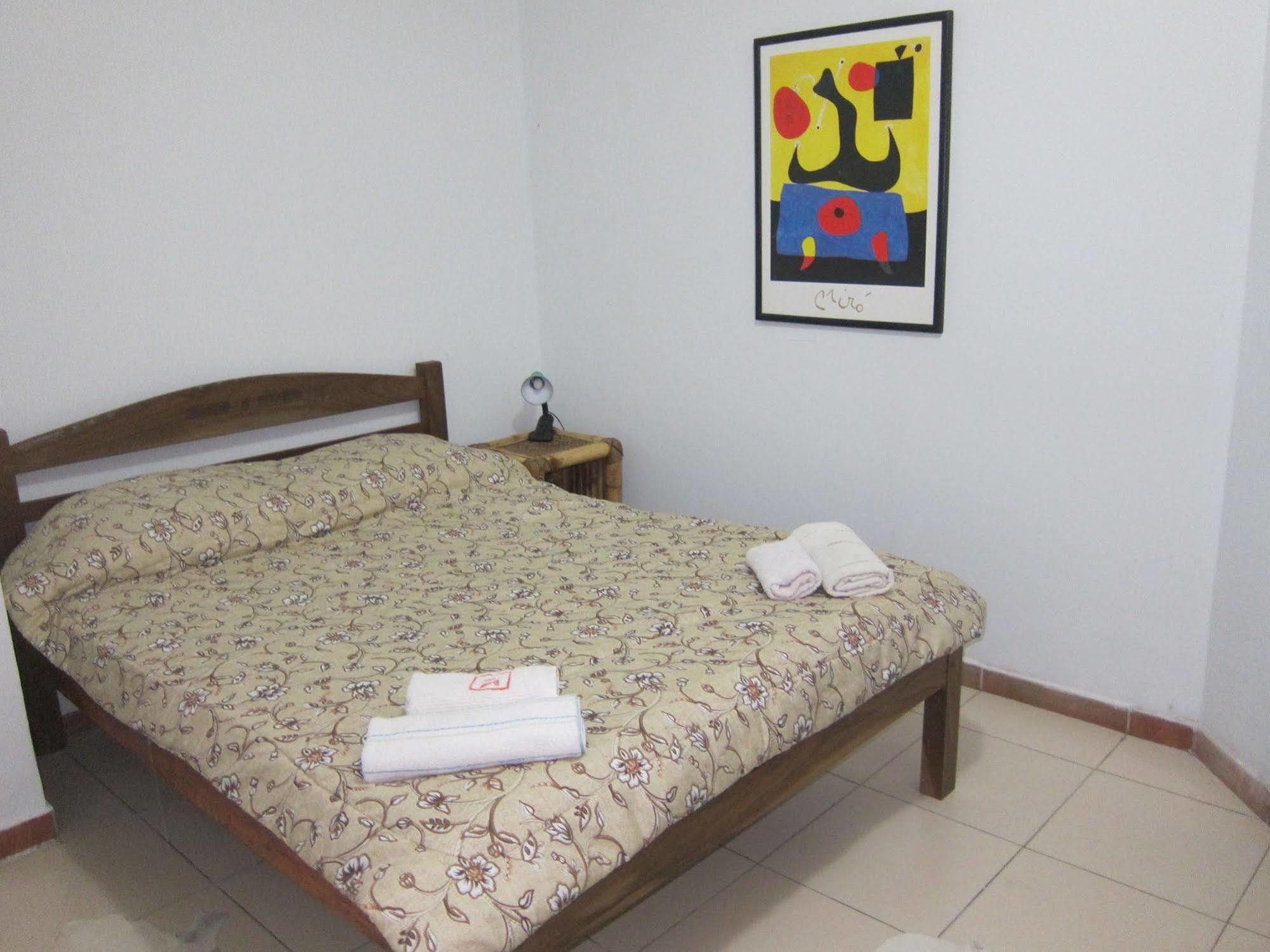 Hostal Los Aventureros Санта Крус де ла Сиера Екстериор снимка