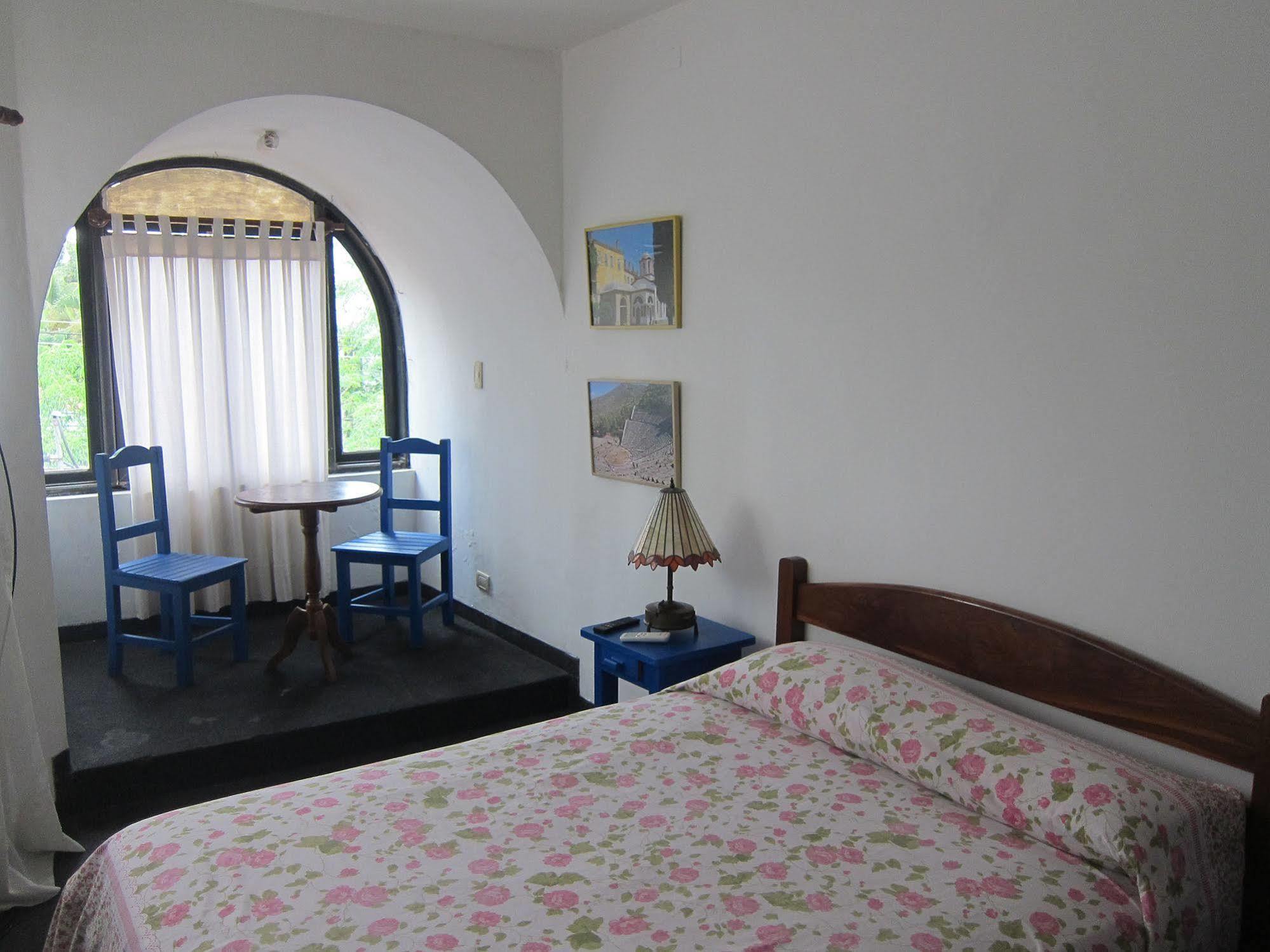 Hostal Los Aventureros Санта Крус де ла Сиера Екстериор снимка